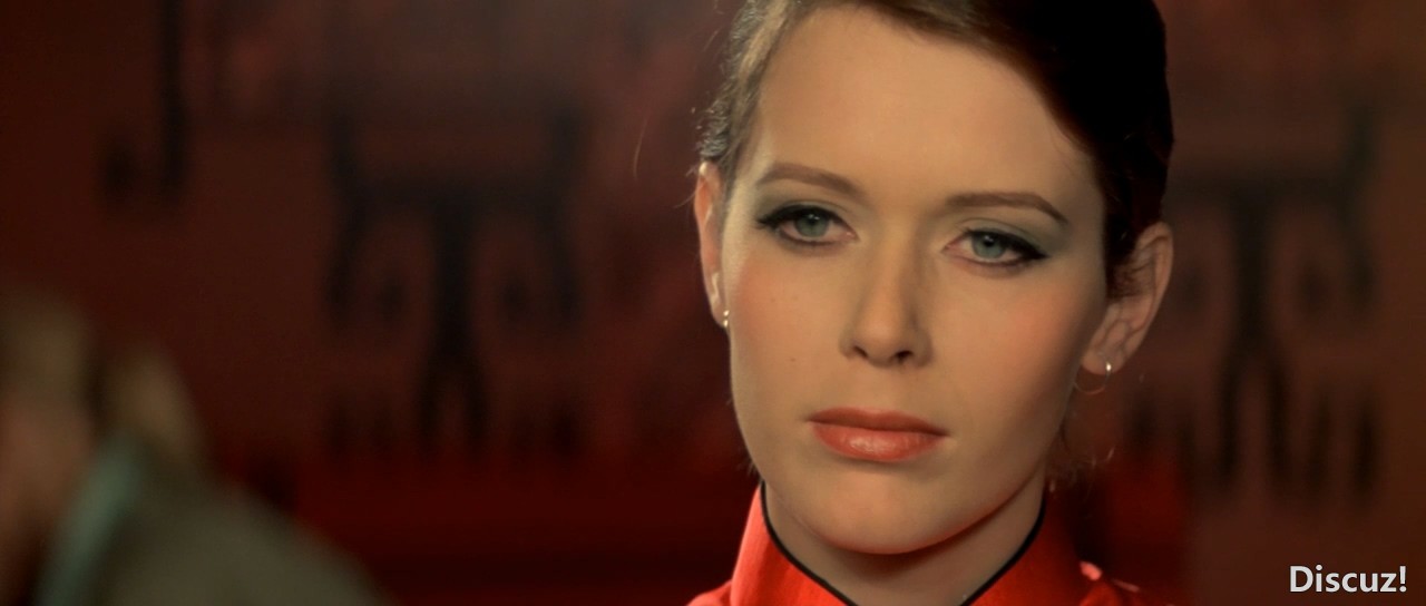 Emmanuelle 2.1975.720p.BluRay.x264-CiNEFiLE.mkv_011137.271.jpg