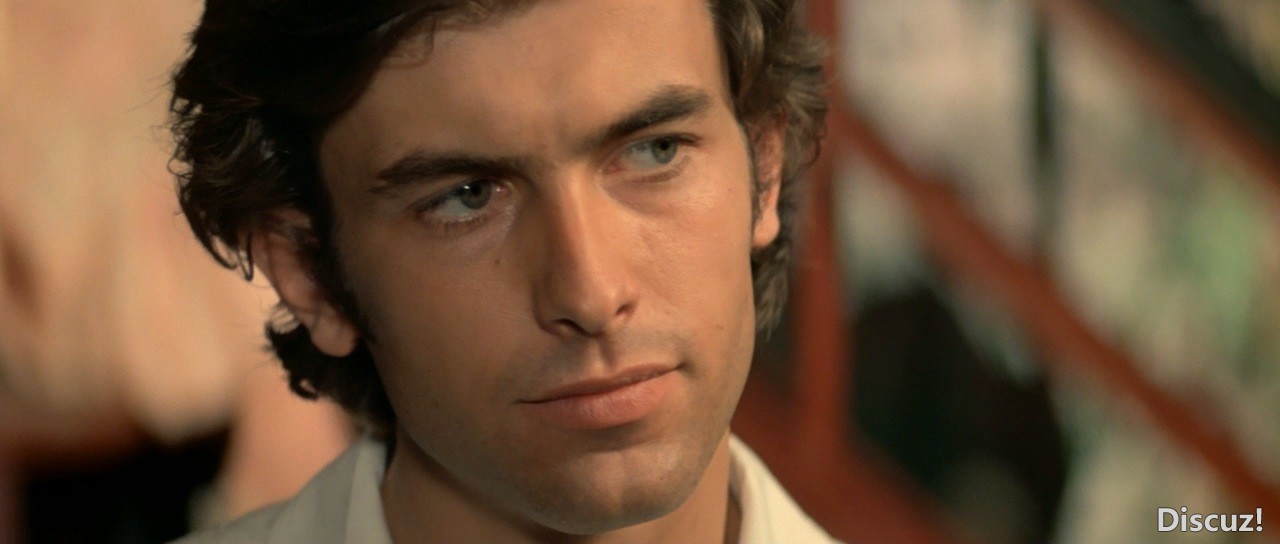 Emmanuelle 2.1975.720p.BluRay.x264-CiNEFiLE.mkv_011144.673.jpg