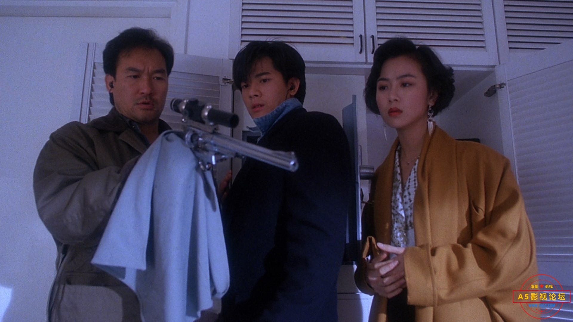 The.Shootout.1992.BluRay.1080p.2Audio.DTS-HD.MA.2.0.x265.10bit-ALT.mkv_snapshot_.jpg