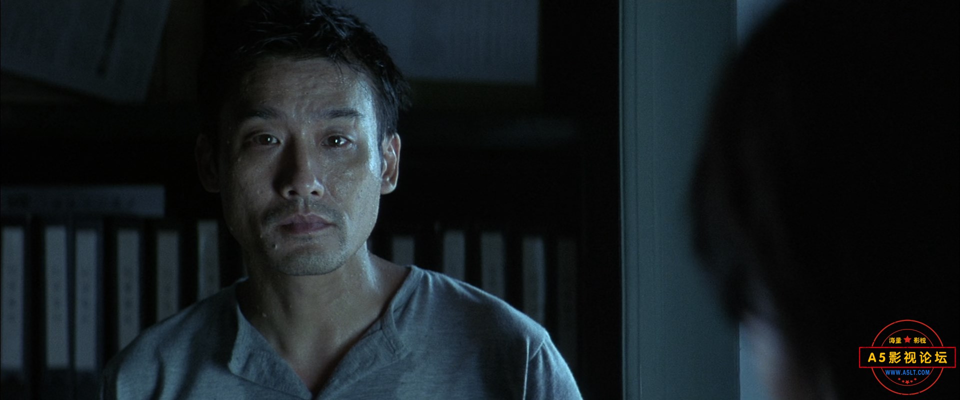 Double.Vision.2002.1080p.BluRay.DTS.2Audio.x265-10bit-CHDBits.mkv_snapshot_00.10.jpg