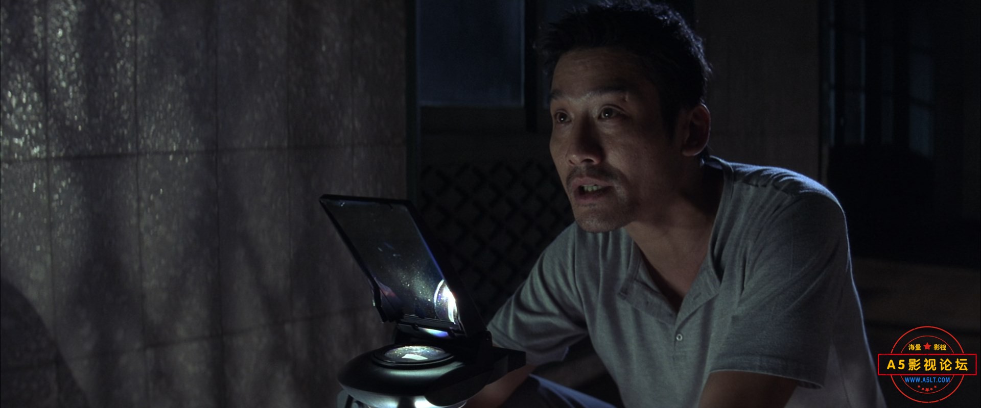 Double.Vision.2002.1080p.BluRay.DTS.2Audio.x265-10bit-CHDBits.mkv_snapshot_00.52.jpg