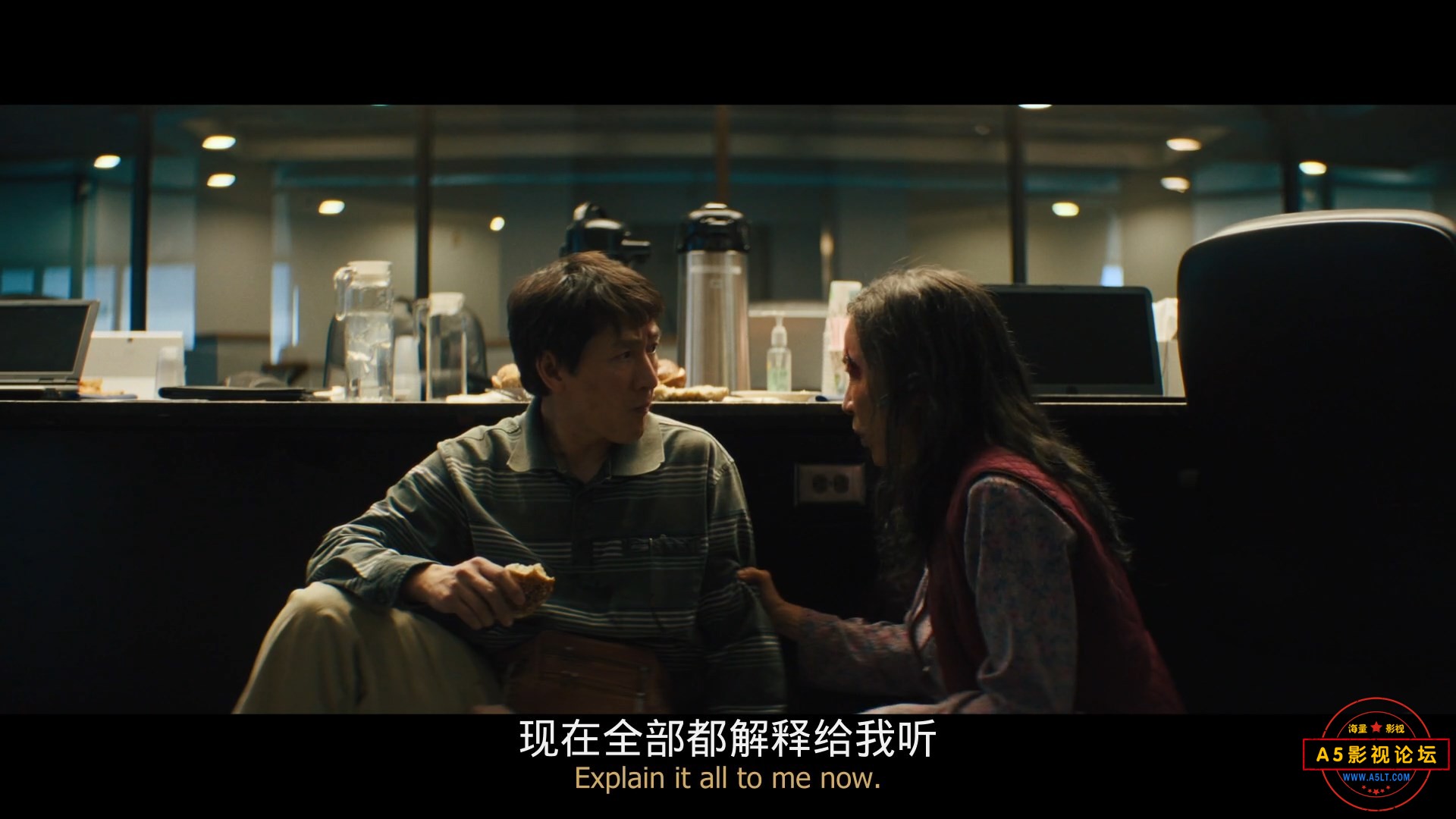 瞬X全Y宙宙.2022.BD1080p.中英双字.mp4_snapshot_00.49.42.839.jpg