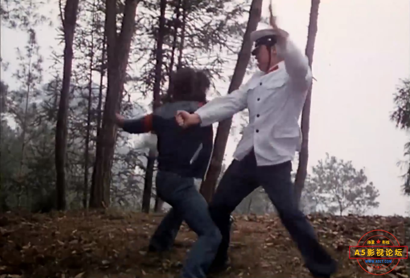 《峨眉飞盗》（峨影1985）W[00_42_59][20221203-223543-4].JPG