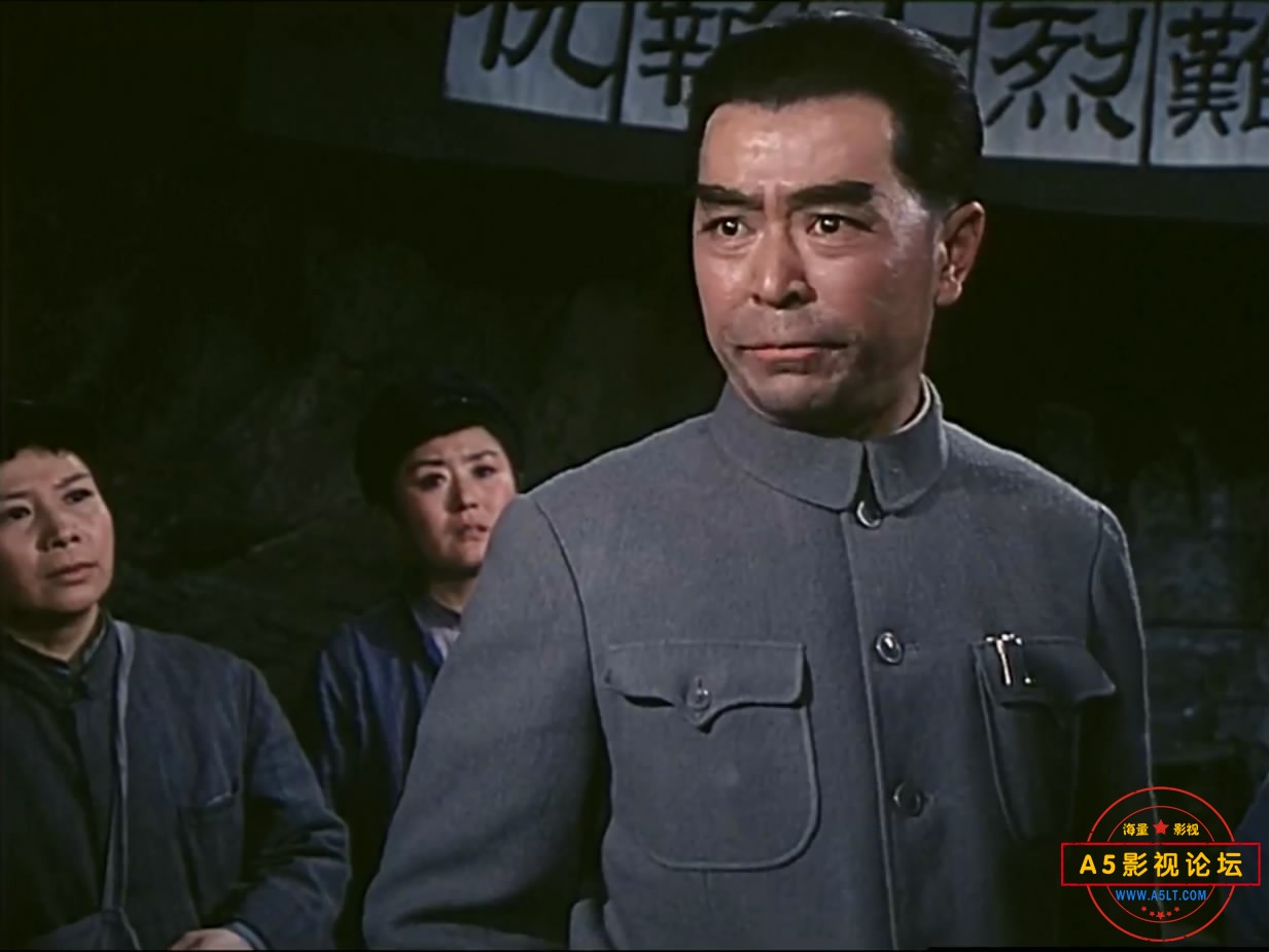 《报童》（北影1979）Web[00_56_14][20221212-073215-3].JPG