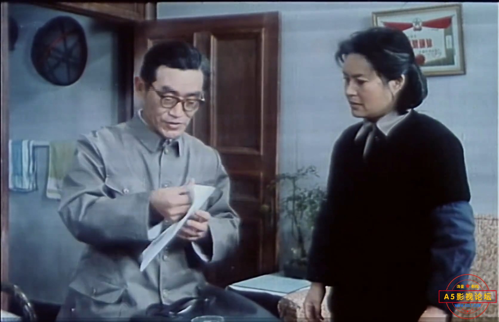 84年9月《邮缘》（郭凯敏 陈燕华）哔哩哔哩网 荷花别样 CR 10段合并 1080P -上海电影.jpg