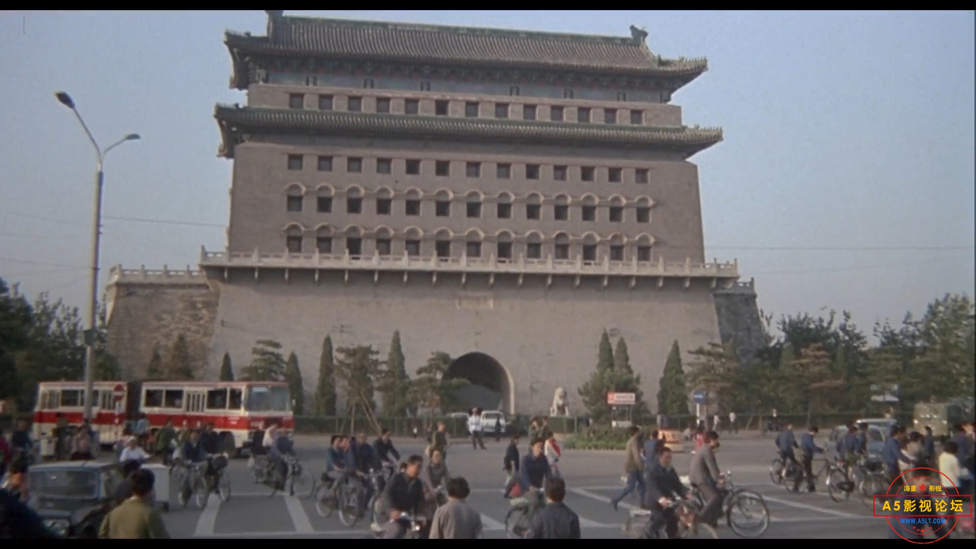 86年7月《北京故事》网上下载 1080P -华文影片公司.mp4_20230327_014602.351.jpg