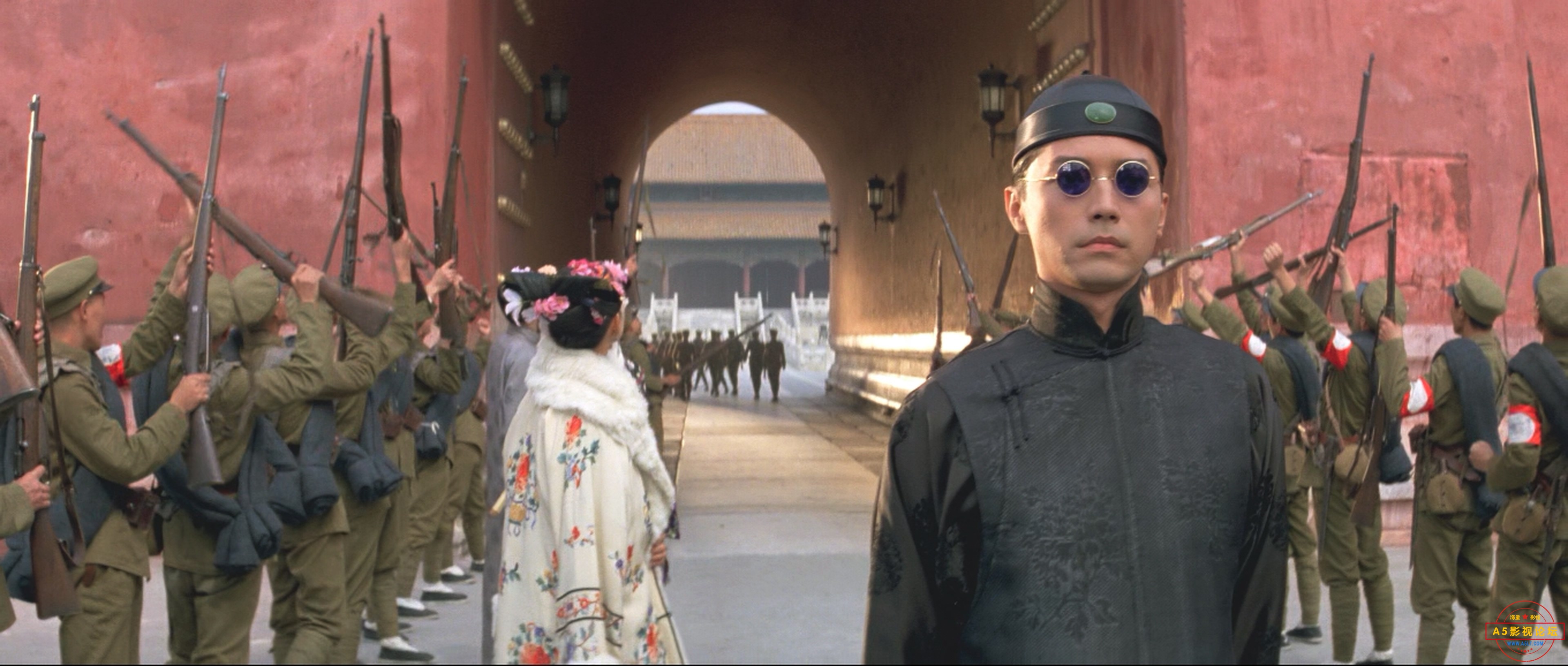 M代皇帝.1987.2160p.UHD.BluRay.x265.10bit.HDR.DDP5.1-RARBG.mkv_20230808_212105.753.jpg