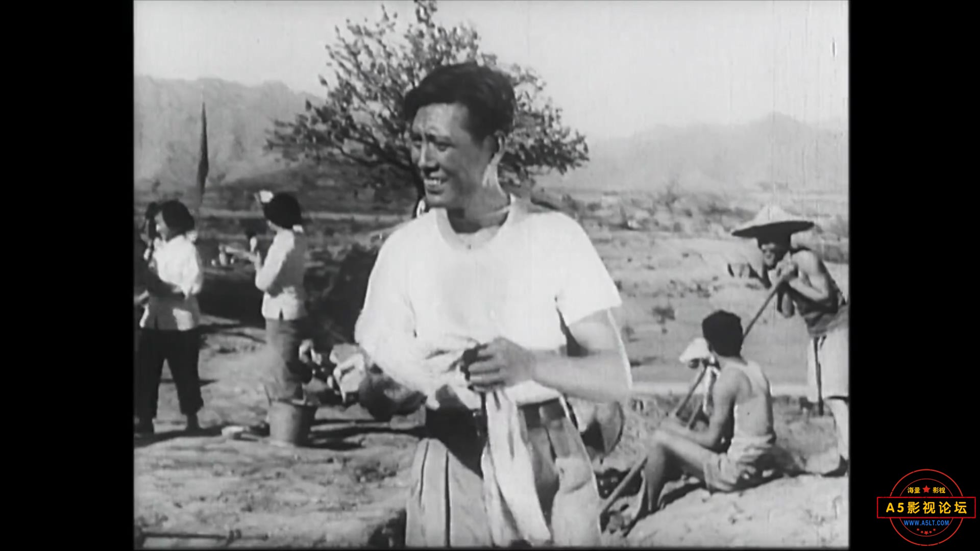 山里的人 1958.mp4_20231201_202418796.jpg