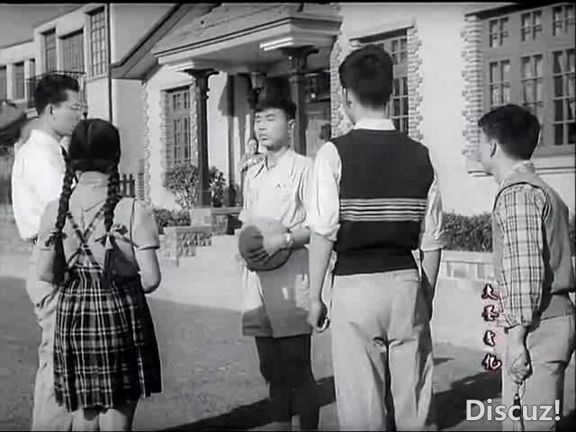 两个小足球队 (1956).mp4_20231217_190953229.jpg