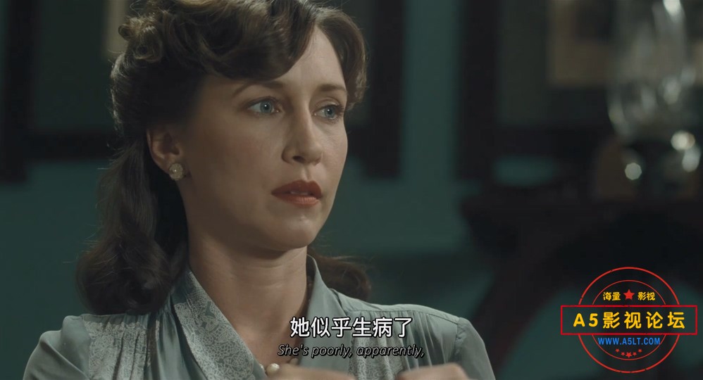 穿条纹睡衣的男孩