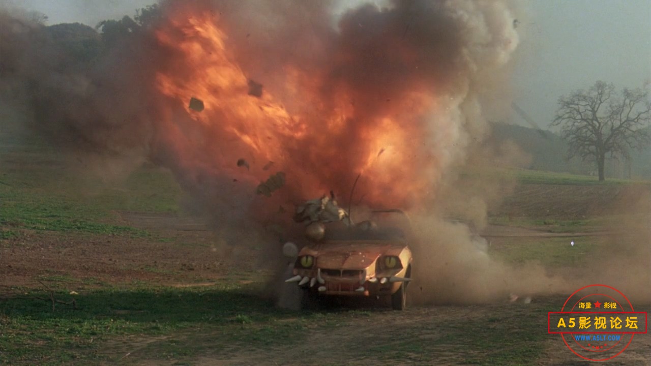 夺命狂奔.Death.Race.2000.1975.720p.BluRay.x264-CiNEFiLE_Death.Race.2000.1975.720.jpg