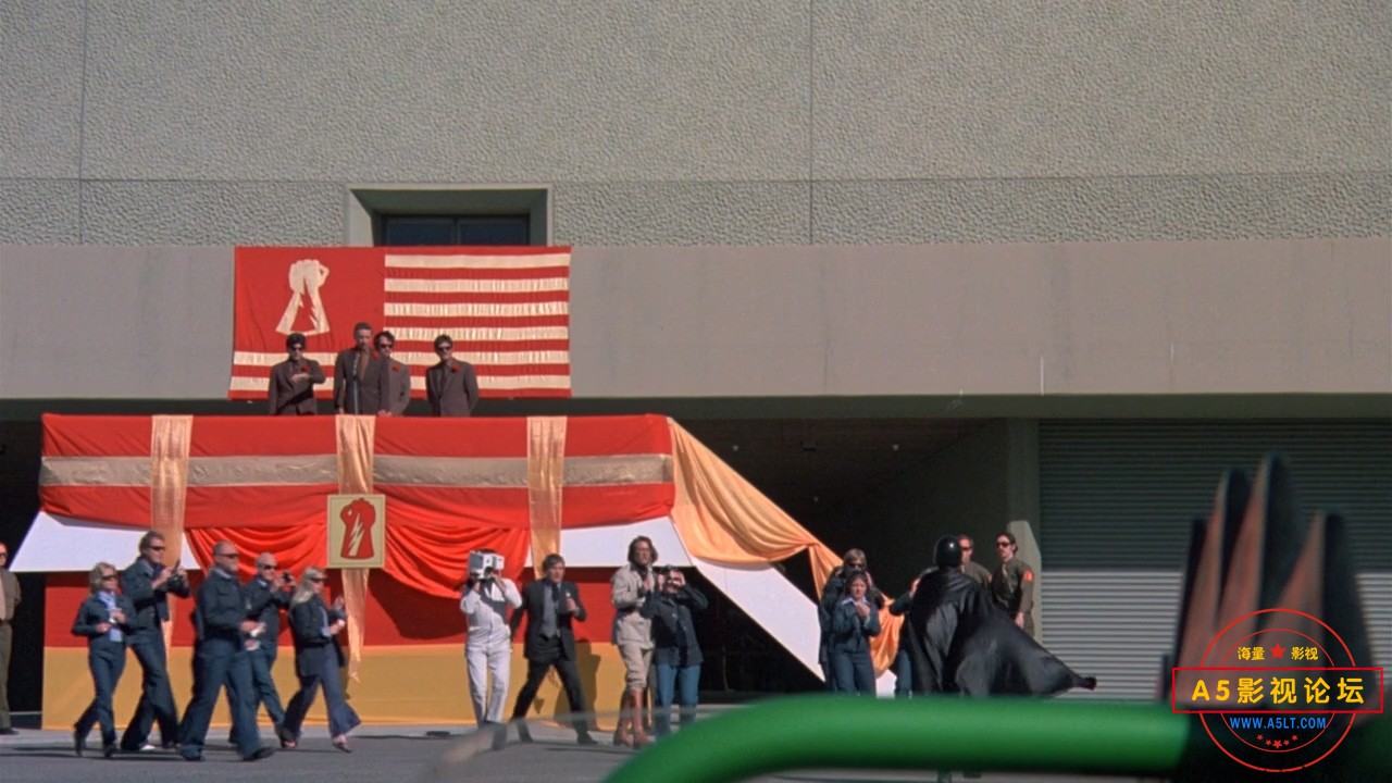 夺命狂奔.Death.Race.2000.1975.720p.BluRay.x264-CiNEFiLE_Death.Race.2000.1975.720.jpg