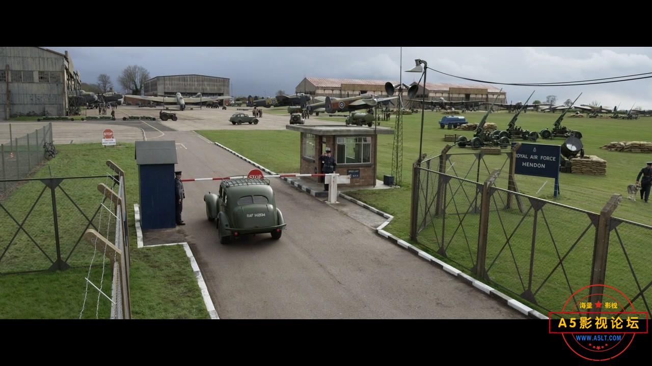 间谍同盟.Allied.2016.HR-HDTV.AC3.1024X576.X264.mkv_20240408_092907.695.jpg