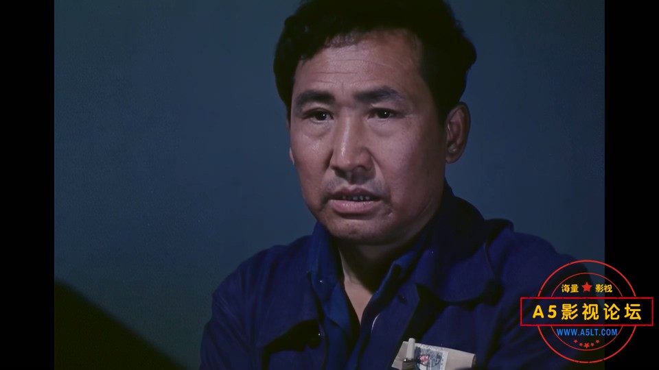 法庭内外