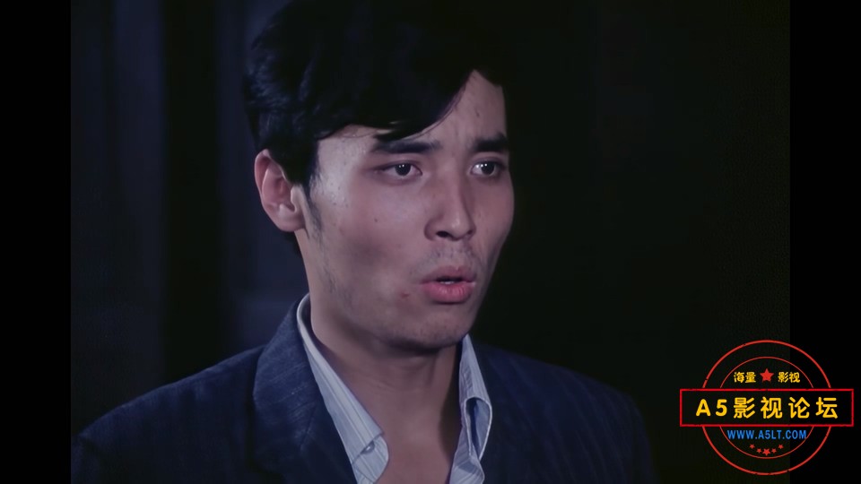 法庭内外
