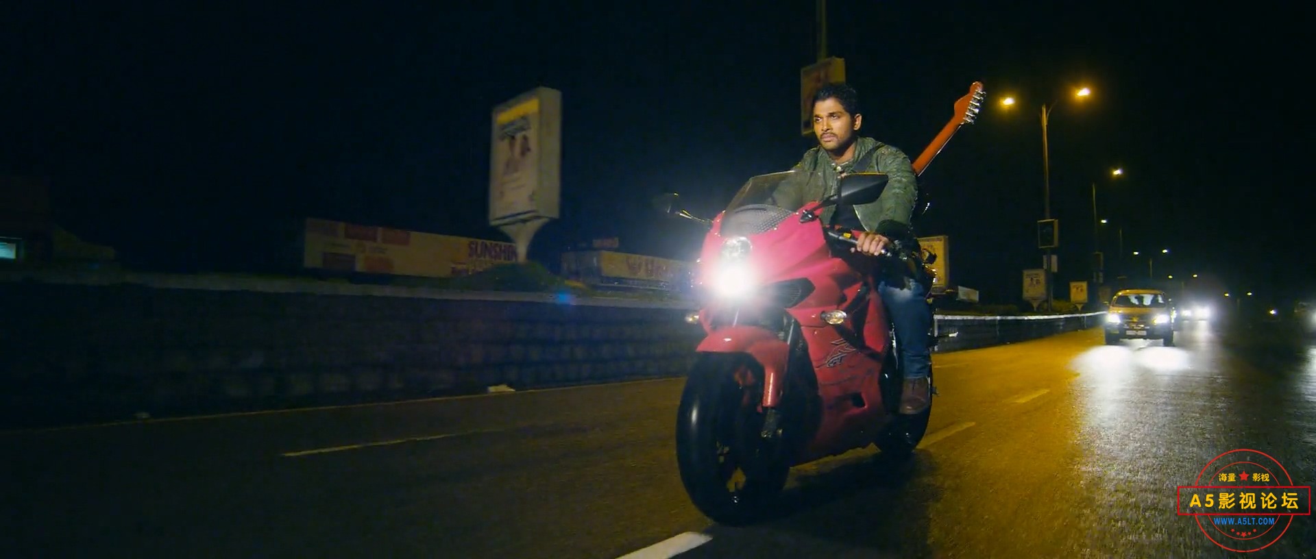 变脸.Yevadu.2014.Blu-Ray.1080p.mp4_20240916_204240.008.jpg