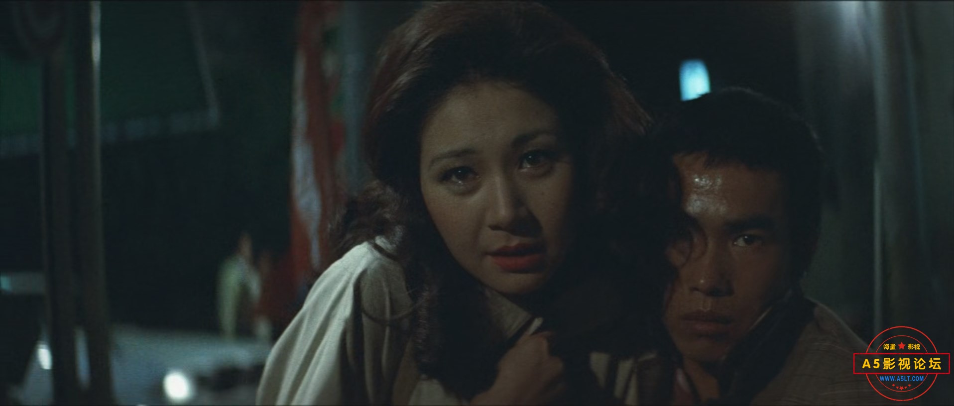 县警对暴力组织Cops.vs.Thugs.1975.JAPANESE.REMASTERED.1080p.BluRay.x265(日语中字).jpg