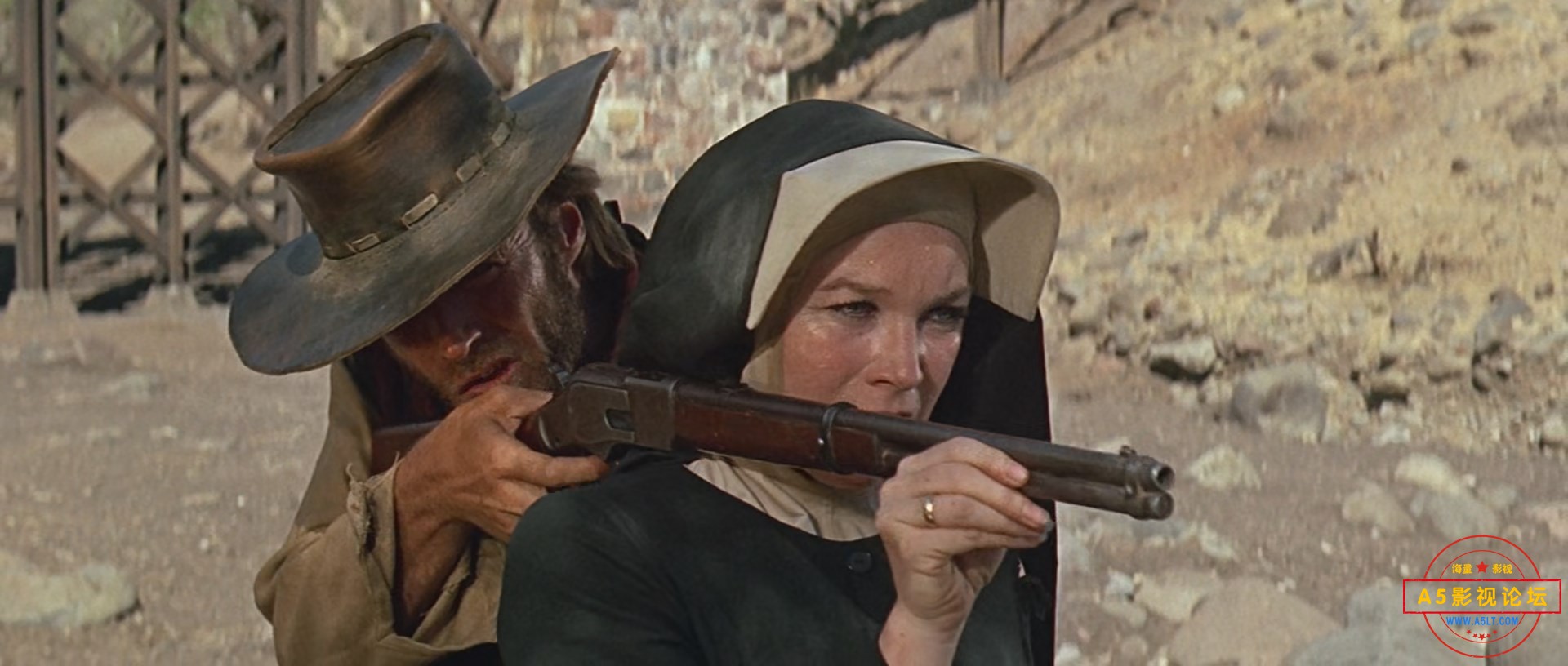 烈女镖客Two.Mules.For.Sister.Sara.1970.1080p.BluRay.x265(英语中字).mkv_snapshot_.jpg