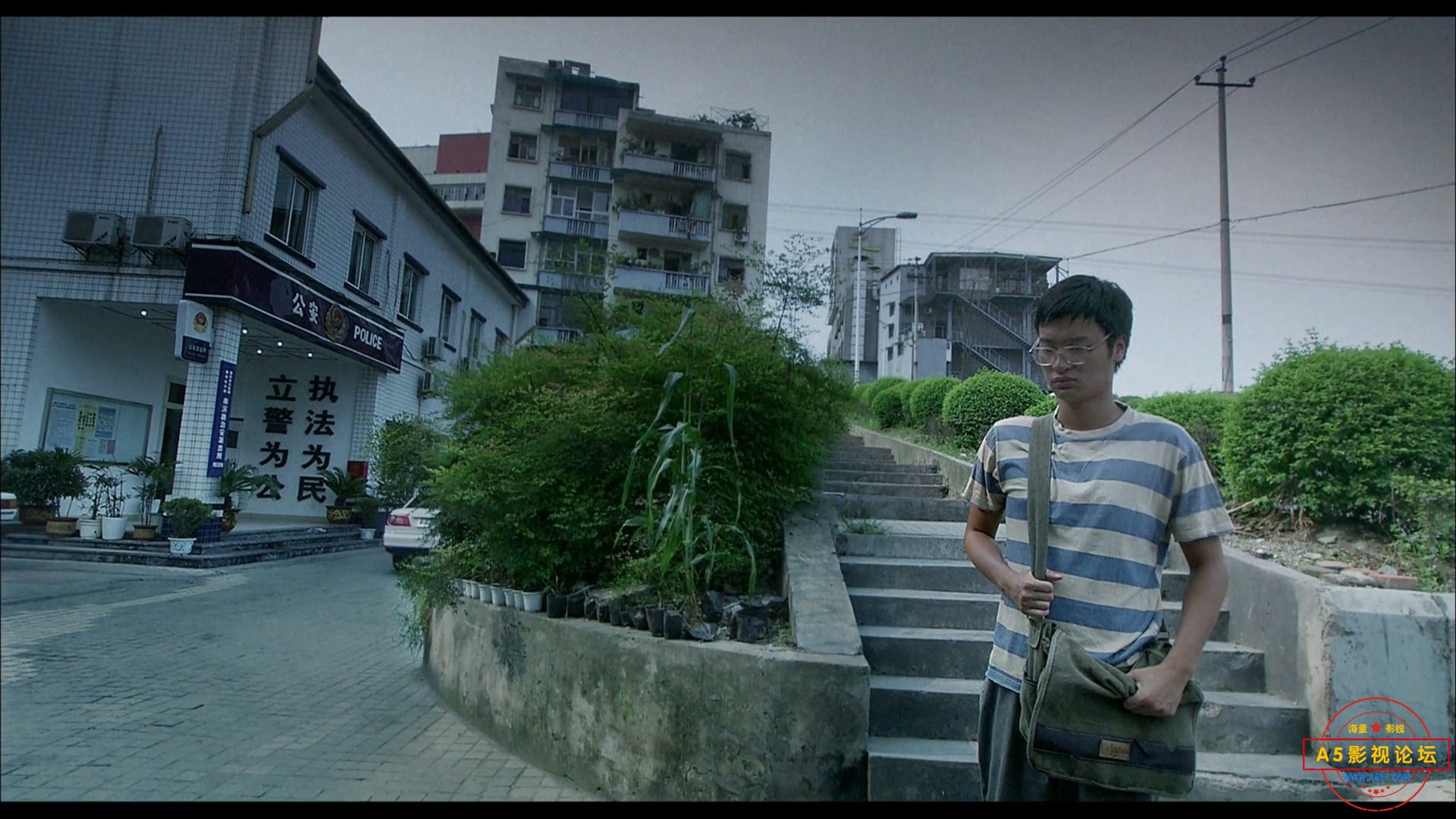 迷城.Distant.Thunder.2010.1080p.WEB-DL.H264.AAC-MOMOWEB.mkv_20250409_143931.403.jpg